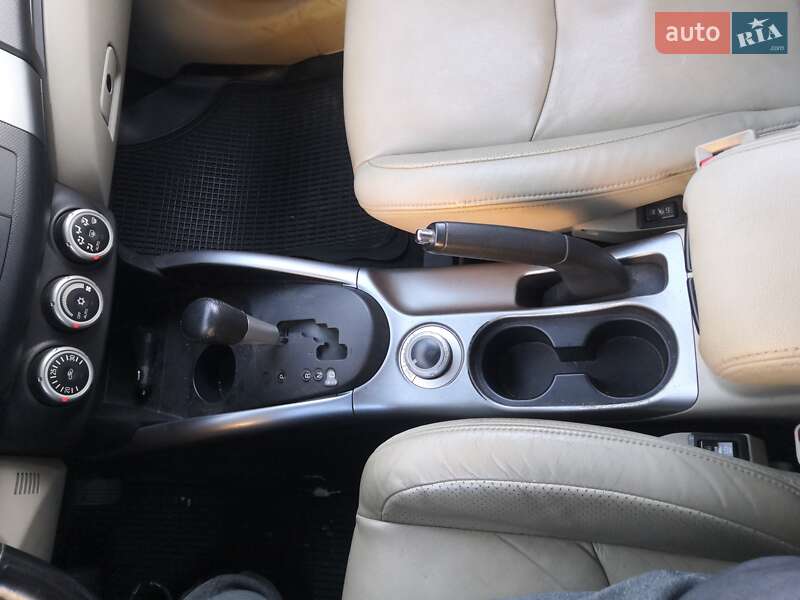 Позашляховик / Кросовер Mitsubishi Outlander XL 2008 в Києві