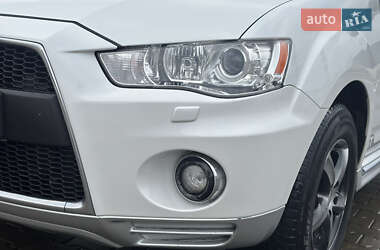 Позашляховик / Кросовер Mitsubishi Outlander XL 2010 в Луцьку