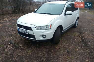 Внедорожник / Кроссовер Mitsubishi Outlander XL 2010 в 