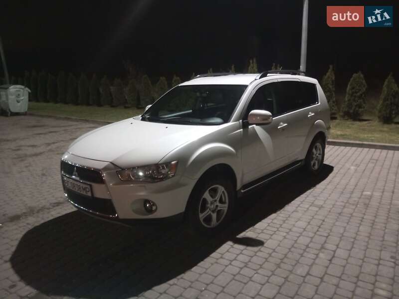 Позашляховик / Кросовер Mitsubishi Outlander XL 2010 в Городку
