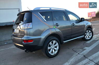 Внедорожник / Кроссовер Mitsubishi Outlander XL 2010 в Стрые