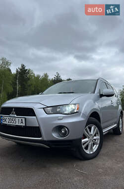 Позашляховик / Кросовер Mitsubishi Outlander XL 2010 в 