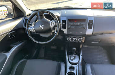 Позашляховик / Кросовер Mitsubishi Outlander XL 2010 в Харкові