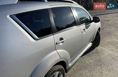 Позашляховик / Кросовер Mitsubishi Outlander XL 2010 в Харкові