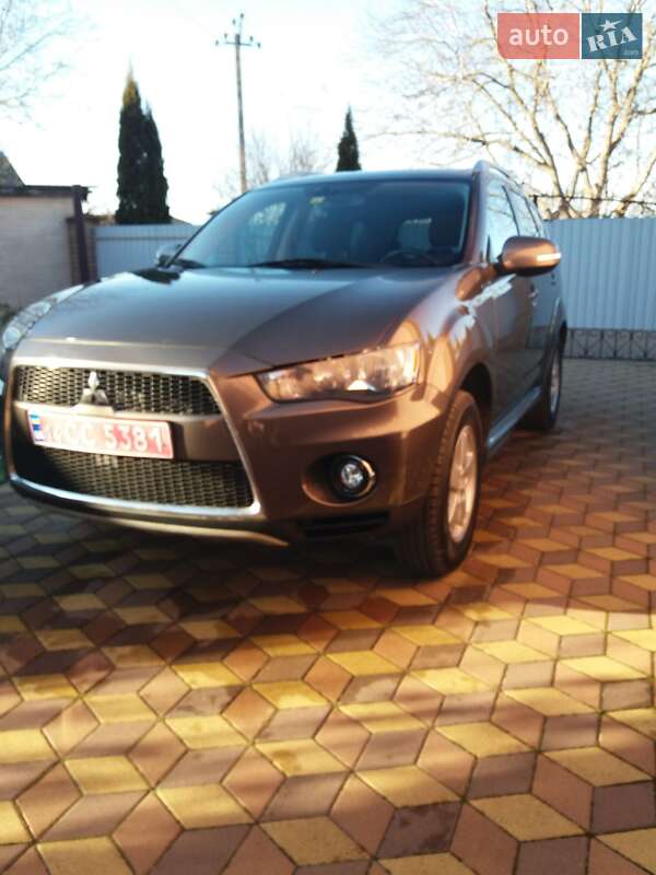 Внедорожник / Кроссовер Mitsubishi Outlander XL 2010 в Борисполе фото 4 Внедорожник / Кроссовер Mitsubishi Outlander XL 2010 в Борисполе