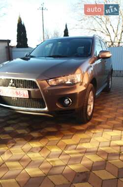 Внедорожник / Кроссовер Mitsubishi Outlander XL 2010 в 