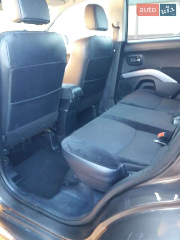 Внедорожник / Кроссовер Mitsubishi Outlander XL 2010 в Борисполе фото 6 Внедорожник / Кроссовер Mitsubishi Outlander XL 2010 в Борисполе