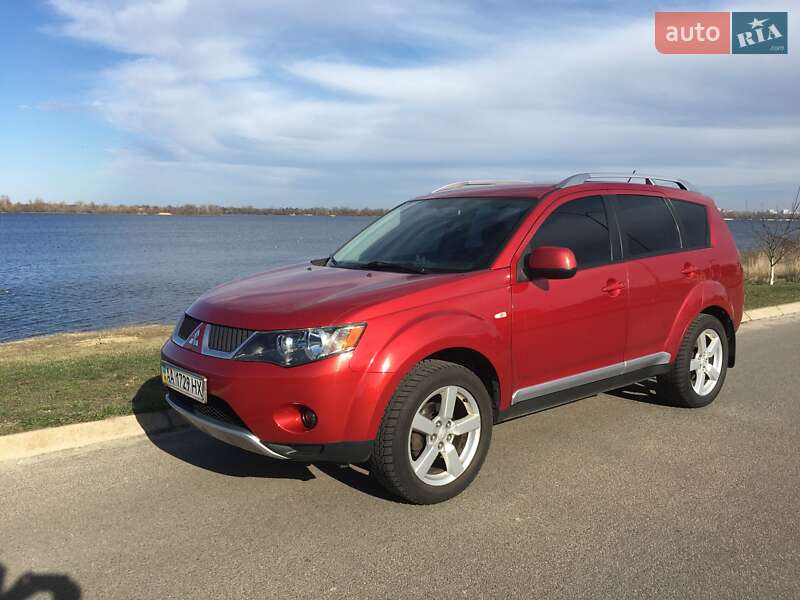 Позашляховик / Кросовер Mitsubishi Outlander XL 2008 в Києві