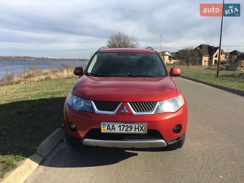 Позашляховик / Кросовер Mitsubishi Outlander XL 2008 в Києві