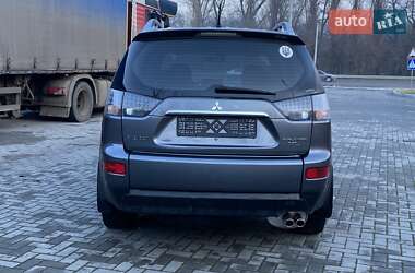 Позашляховик / Кросовер Mitsubishi Outlander XL 2010 в Дніпрі