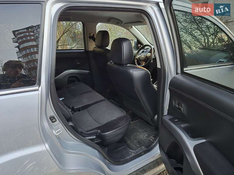 Внедорожник / Кроссовер Mitsubishi Outlander XL 2010 в Тернополе