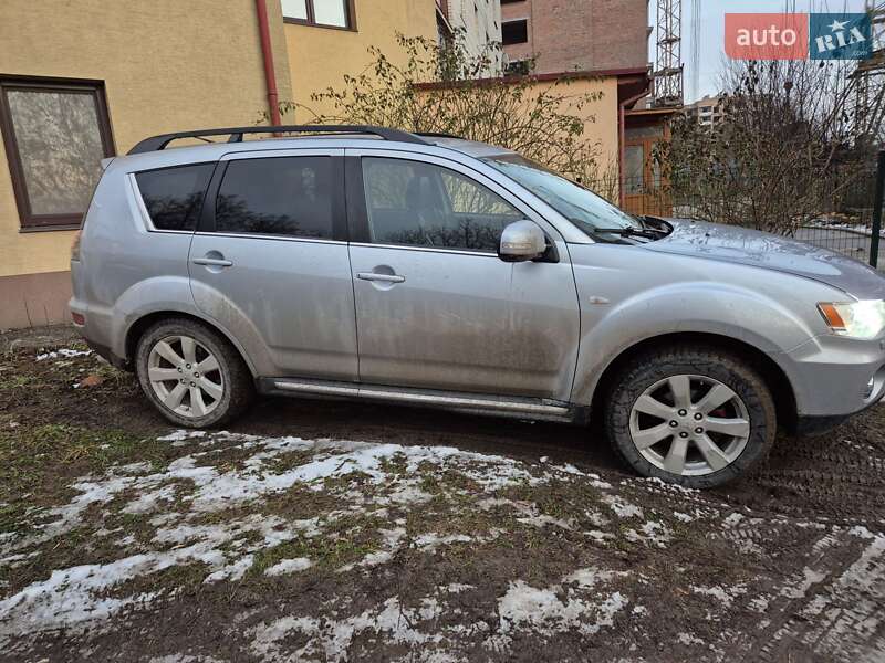 Внедорожник / Кроссовер Mitsubishi Outlander XL 2010 в Тернополе