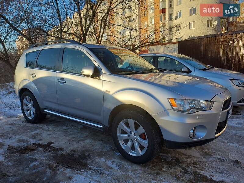 Внедорожник / Кроссовер Mitsubishi Outlander XL 2010 в Тернополе