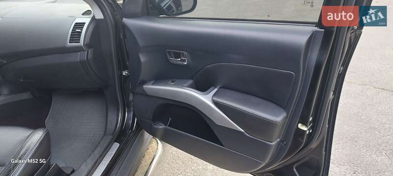 Внедорожник / Кроссовер Mitsubishi Outlander XL 2009 в Харькове