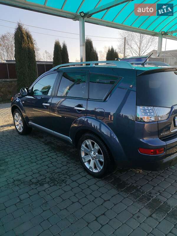 Внедорожник / Кроссовер Mitsubishi Outlander XL 2007 в Ровно