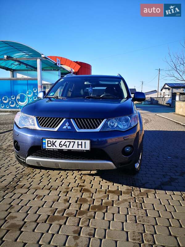 Внедорожник / Кроссовер Mitsubishi Outlander XL 2007 в Ровно