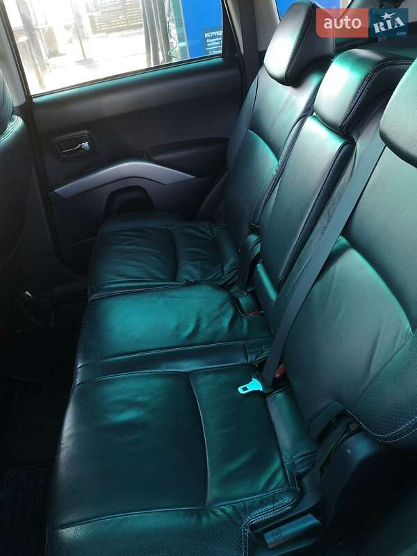 Внедорожник / Кроссовер Mitsubishi Outlander XL 2007 в Ровно