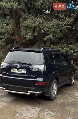 Позашляховик / Кросовер Mitsubishi Outlander XL 2011 в Краматорську