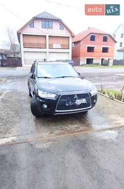 Позашляховик / Кросовер Mitsubishi Outlander XL 2011 в Буштино