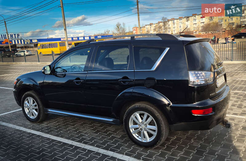 Внедорожник / Кроссовер Mitsubishi Outlander XL 2011 в Калуше