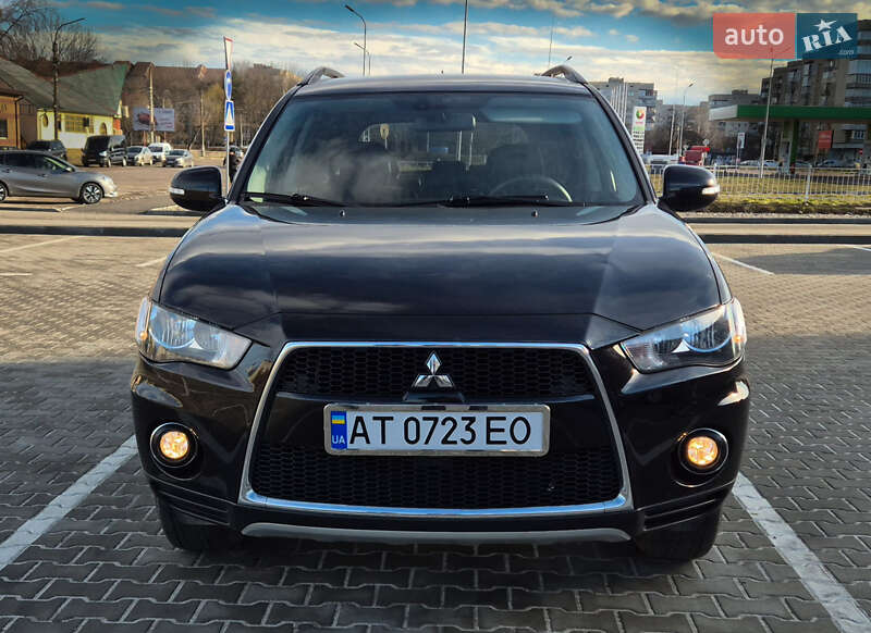Внедорожник / Кроссовер Mitsubishi Outlander XL 2011 в Калуше
