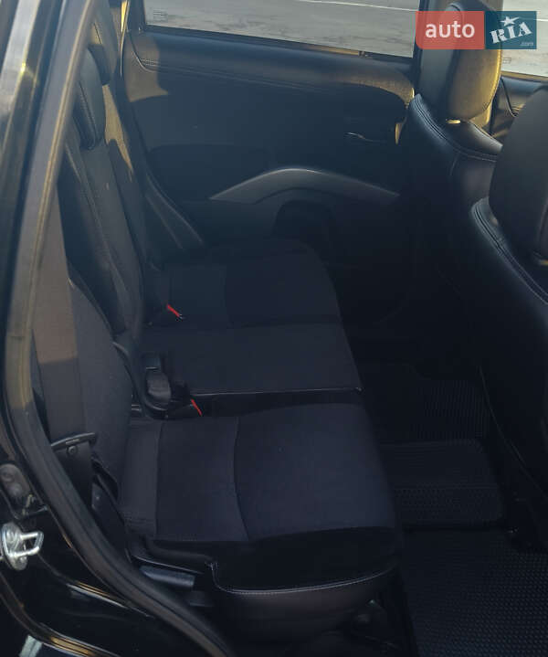 Внедорожник / Кроссовер Mitsubishi Outlander XL 2011 в Калуше