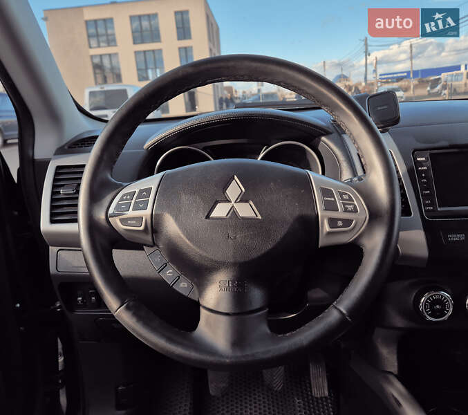 Внедорожник / Кроссовер Mitsubishi Outlander XL 2011 в Калуше