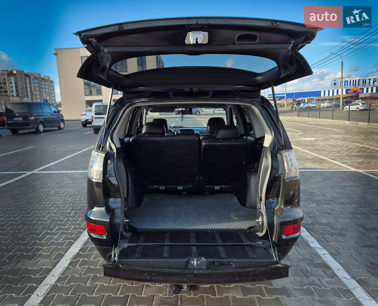 Внедорожник / Кроссовер Mitsubishi Outlander XL 2011 в Калуше