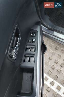 Позашляховик / Кросовер Mitsubishi Outlander XL 2008 в 