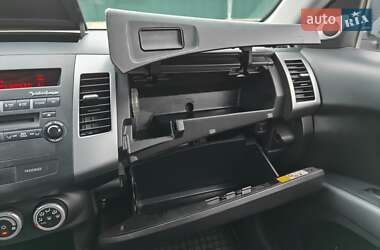 Позашляховик / Кросовер Mitsubishi Outlander XL 2008 в 
