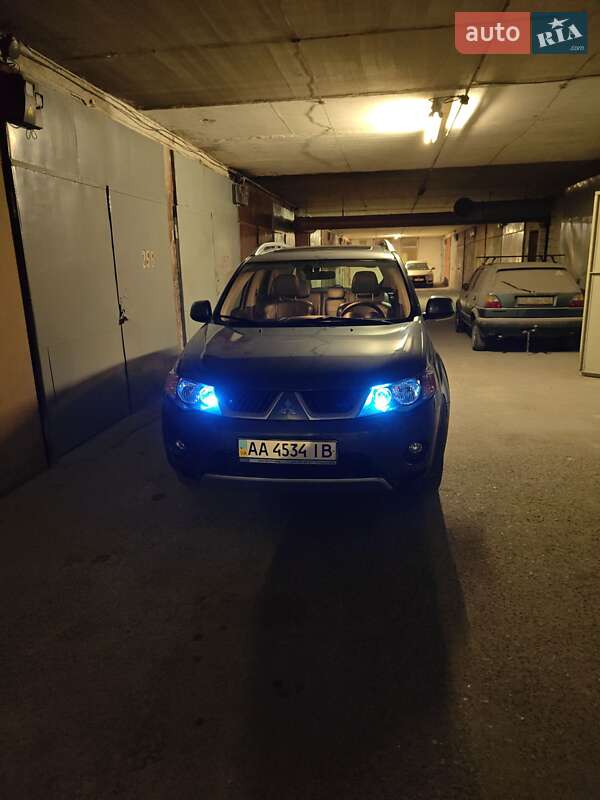 Внедорожник / Кроссовер Mitsubishi Outlander XL 2008 в Киеве