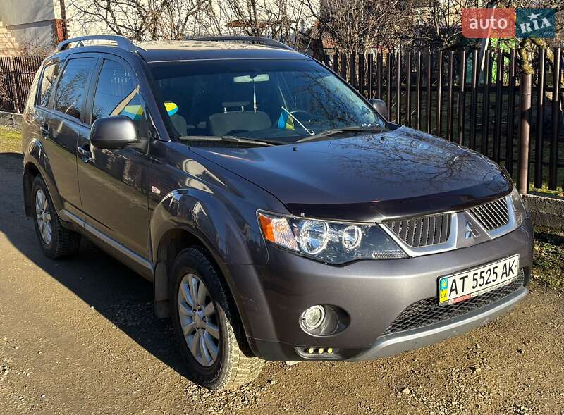 Внедорожник / Кроссовер Mitsubishi Outlander XL 2008 в Надворной