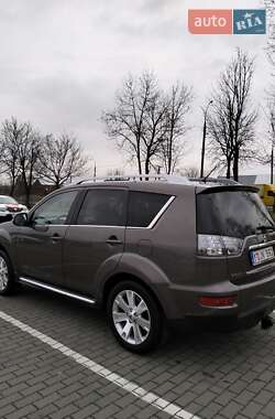 Внедорожник / Кроссовер Mitsubishi Outlander XL 2010 в Коломые