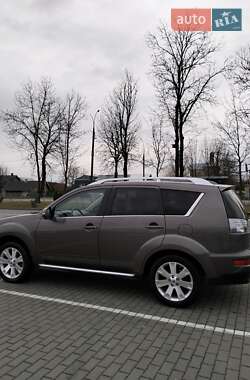 Внедорожник / Кроссовер Mitsubishi Outlander XL 2010 в Коломые