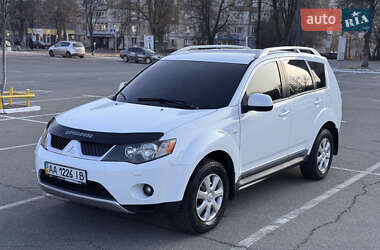 Позашляховик / Кросовер Mitsubishi Outlander XL 2008 в Броварах