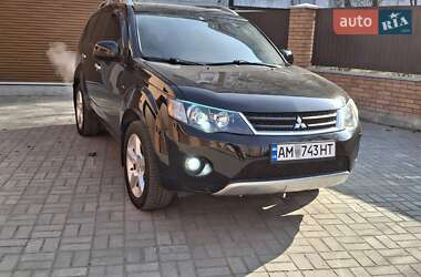 Позашляховик / Кросовер Mitsubishi Outlander XL 2009 в Києві