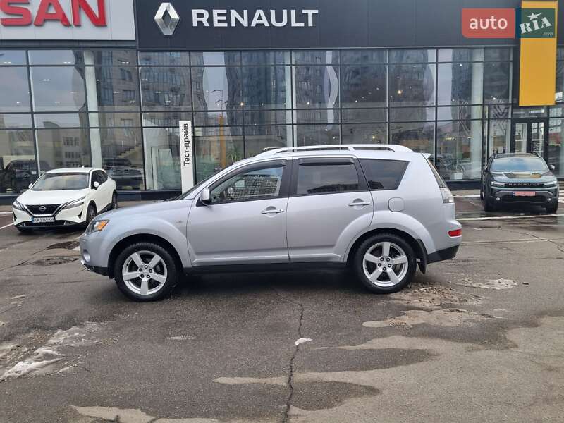 Позашляховик / Кросовер Mitsubishi Outlander XL 2008 в Києві