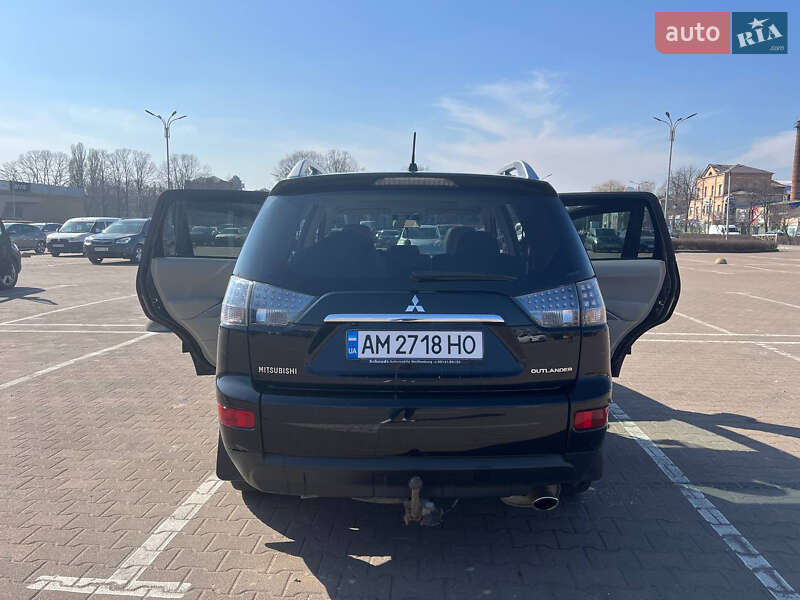 Внедорожник / Кроссовер Mitsubishi Outlander XL 2008 в Романове