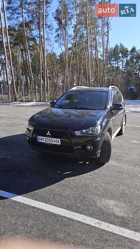 Mitsubishi Outlander XL 2011