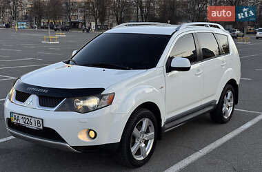 Позашляховик / Кросовер Mitsubishi Outlander XL 2008 в Києві