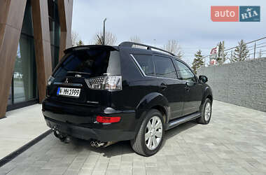 Позашляховик / Кросовер Mitsubishi Outlander XL 2010 в Луцьку