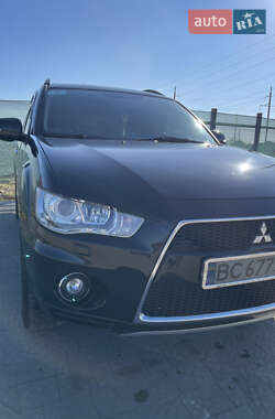 Внедорожник / Кроссовер Mitsubishi Outlander XL 2010 в 