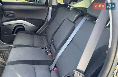 Внедорожник / Кроссовер Mitsubishi Outlander XL 2010 в 