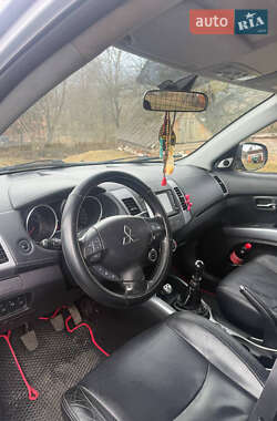 Внедорожник / Кроссовер Mitsubishi Outlander XL 2010 в 