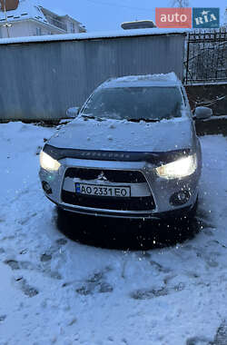 Внедорожник / Кроссовер Mitsubishi Outlander XL 2010 в 