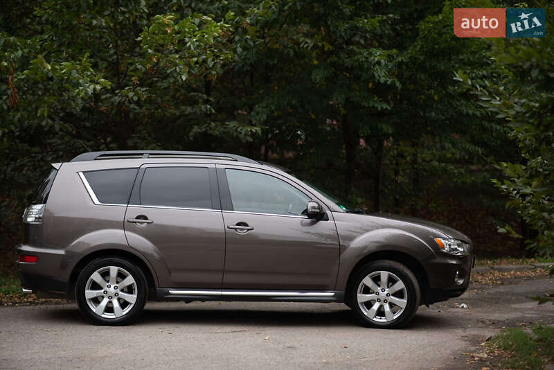Внедорожник / Кроссовер Mitsubishi Outlander XL 2010 в Киеве
