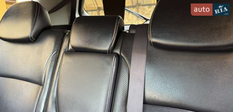 Внедорожник / Кроссовер Mitsubishi Outlander XL 2010 в Львове