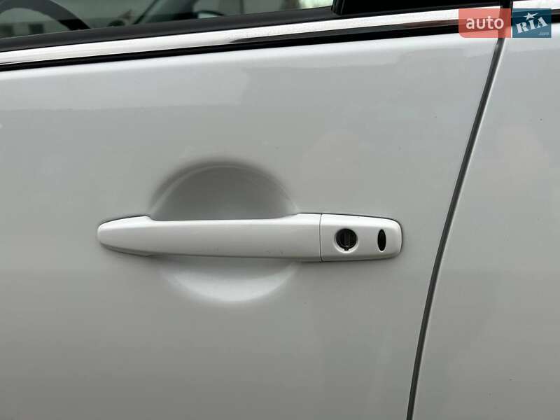 Внедорожник / Кроссовер Mitsubishi Outlander XL 2010 в Ивано-Франковске