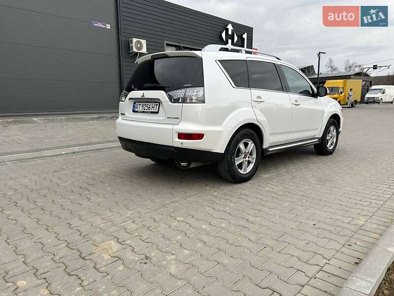 Внедорожник / Кроссовер Mitsubishi Outlander XL 2010 в Ивано-Франковске