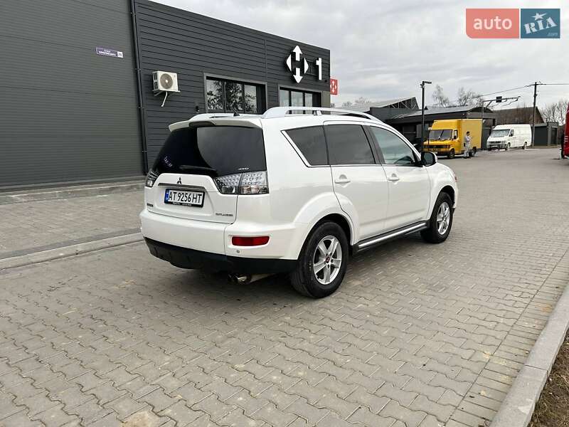 Внедорожник / Кроссовер Mitsubishi Outlander XL 2010 в Ивано-Франковске